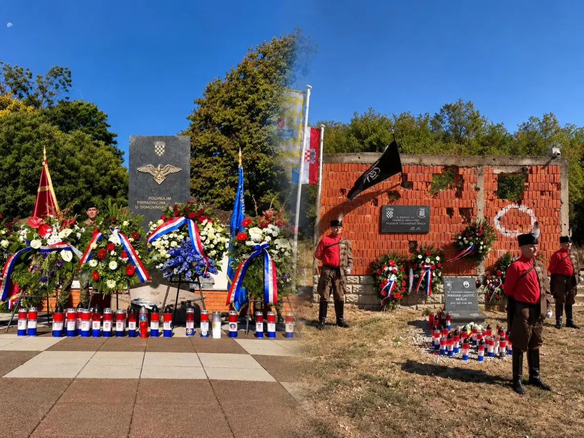Dvije obljetnice, jedna poruka - Vinkovci odali počast hrvatskim braniteljima