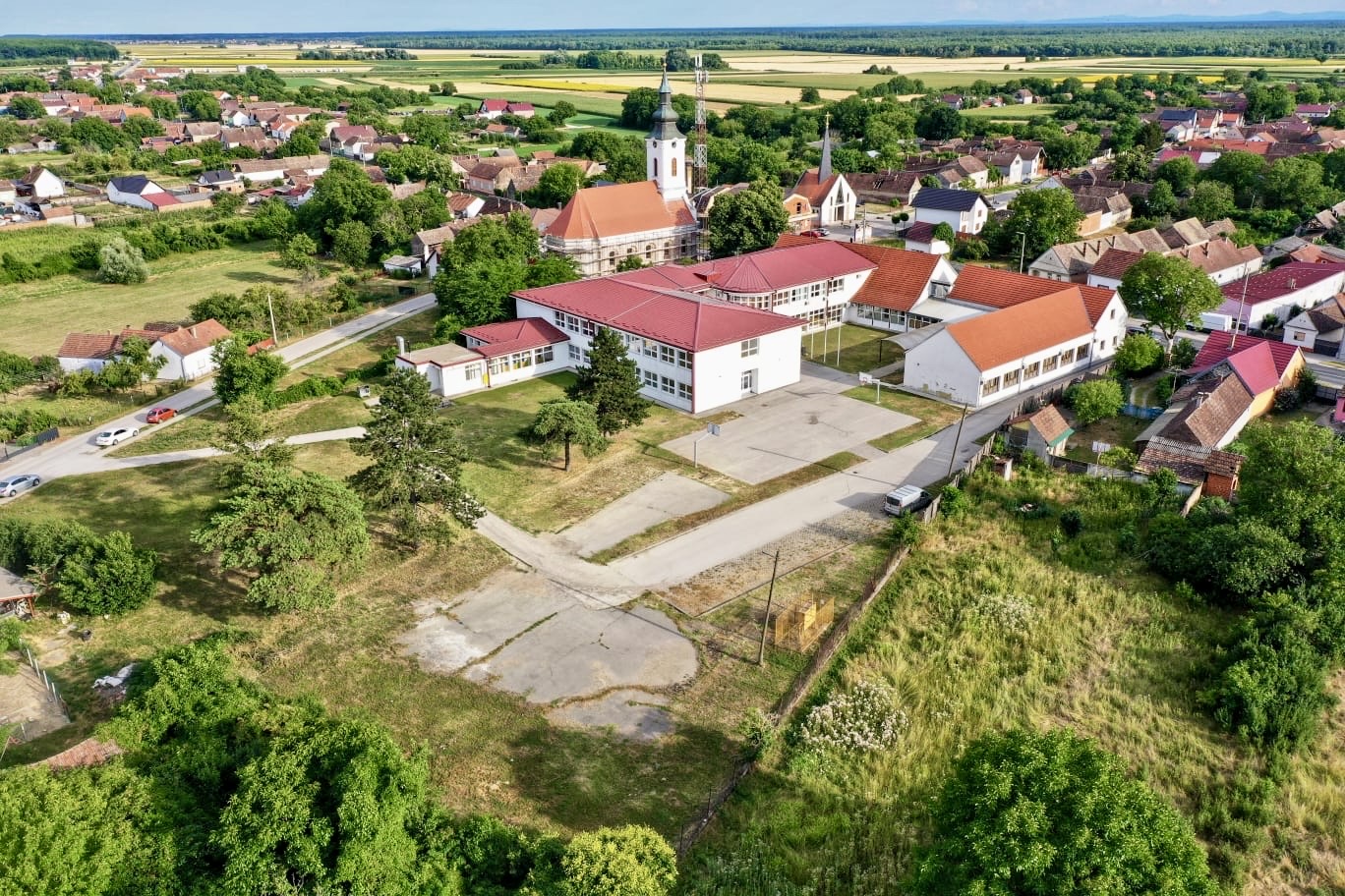 VINKOVCI NASTAVLJAJU VELIKI INVESTICIJSKI CIKLUS U OBRAZOVANJE - POTPISAN UGOVOR ZA IZGRADNJU NOVE ŠKOLSKE SPORTSKE DVORANE U MIRKOVCIMA